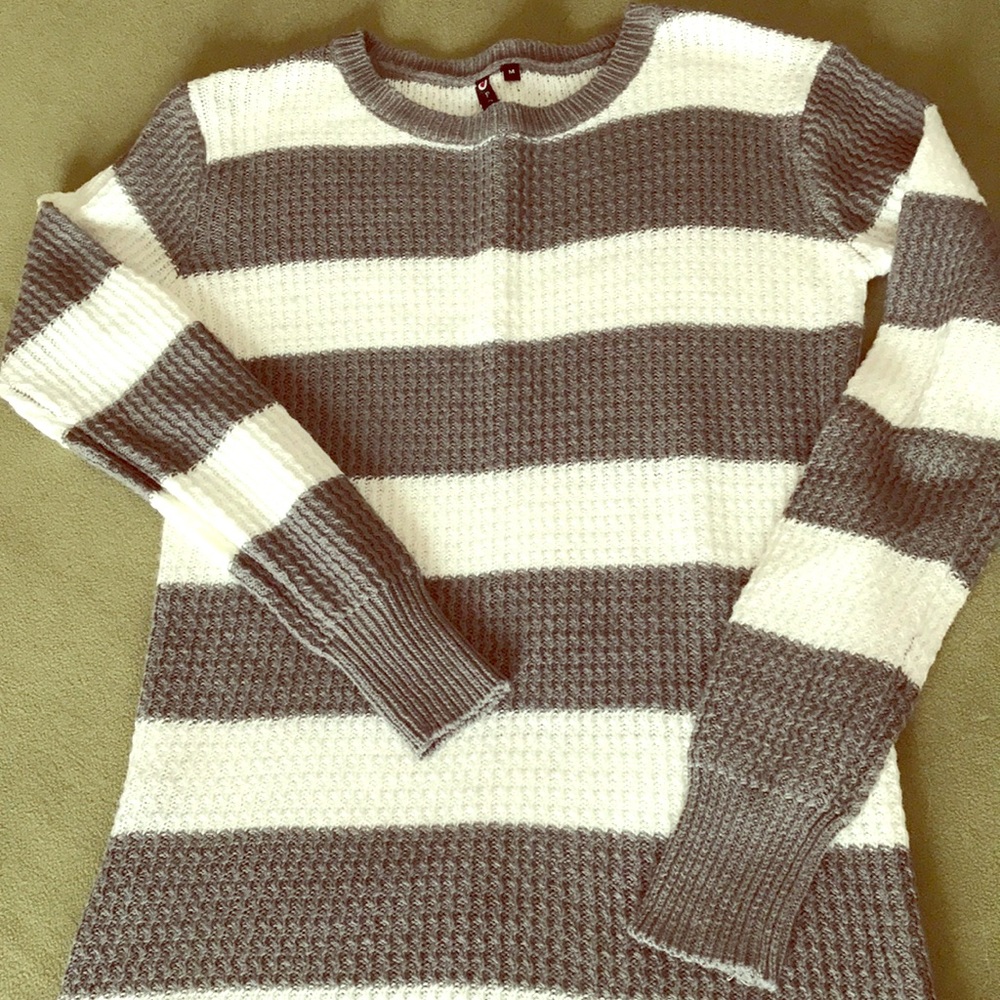 Grey and white sweater dress! 👗